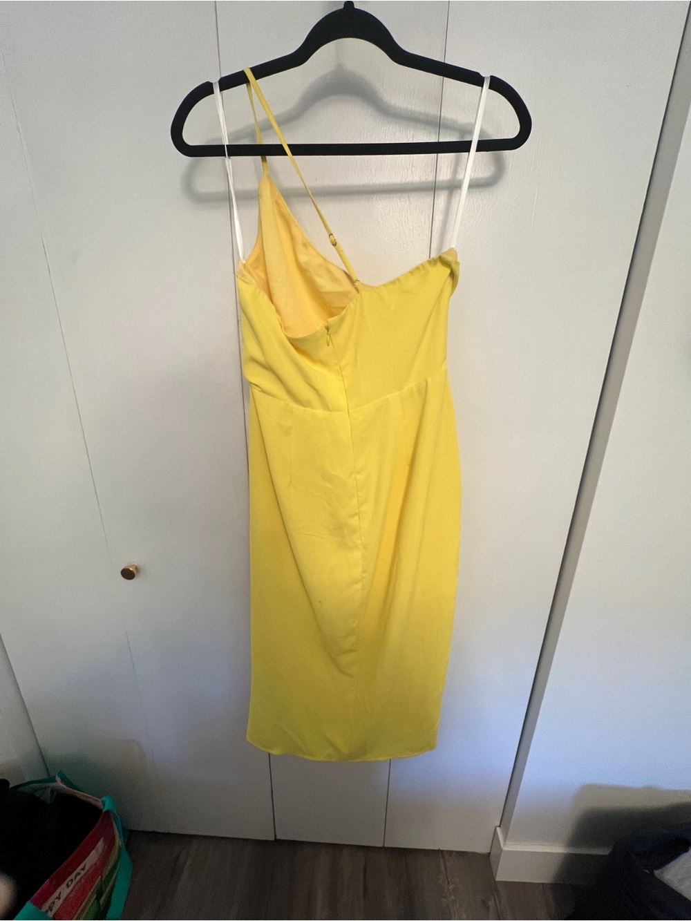 Lovers + Friends One-Shoulder Midi Dress in Yellow - Picture 4 of 5